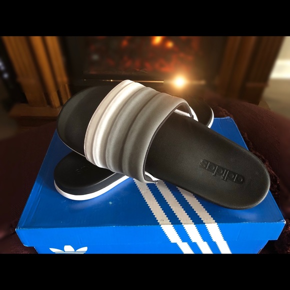 Le adidas adilette cloudfoam donne slide sandali poshmark Le adidas adilette cloudfoam donne slide sandali poshmark